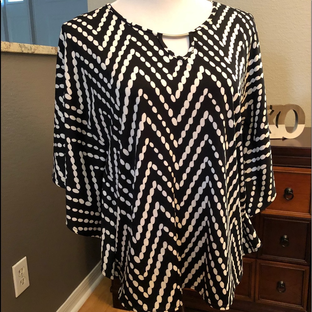 BLACK AND WHITE BATWING BLOUSE